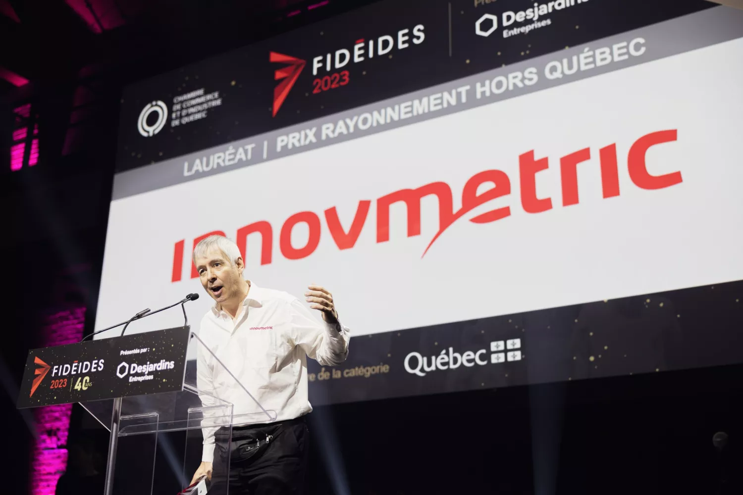 Marc Soucy, président et co-fondateur d'InnovMetric, reçoit un prix de la Chambre de commerce et d'industrie de Québec.